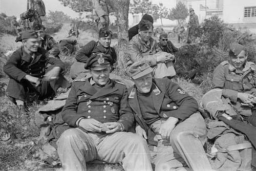 &quot;For you the war is over&quot;. Period photos of German POWs