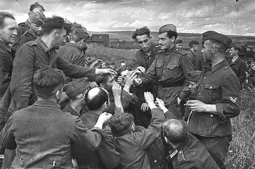 &quot;For you the war is over&quot;. Period photos of German POWs