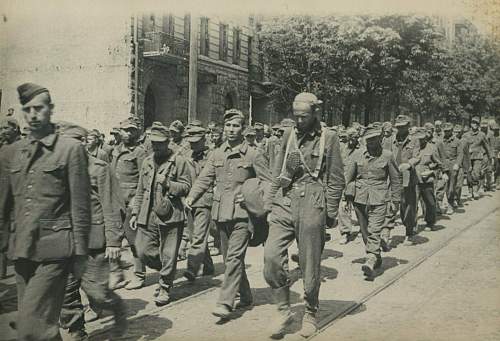 &quot;For you the war is over&quot;. Period photos of German POWs