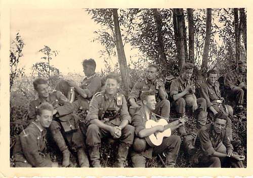 &quot;I once had a comrade&quot;. Photos of graves of German soldiers.