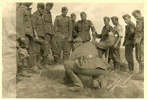 &quot;I once had a comrade&quot;. Photos of graves of German soldiers.