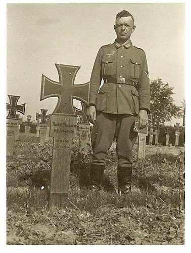 &quot;I once had a comrade&quot;. Photos of graves of German soldiers.