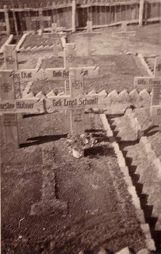 &quot;I once had a comrade&quot;. Photos of graves of German soldiers.