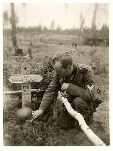 &quot;I once had a comrade&quot;. Photos of graves of German soldiers.