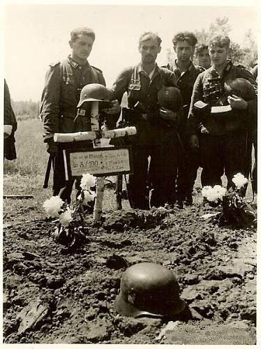 &quot;I once had a comrade&quot;. Photos of graves of German soldiers.