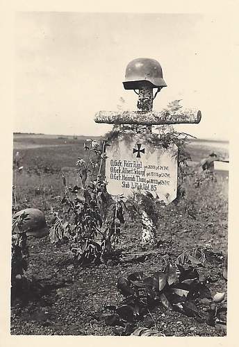 &quot;I once had a comrade&quot;. Photos of graves of German soldiers.