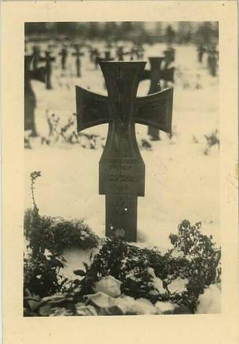 &quot;I once had a comrade&quot;. Photos of graves of German soldiers.