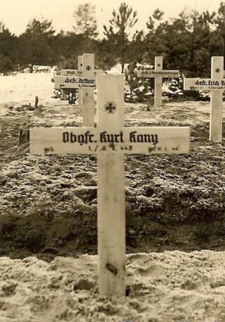 &quot;I once had a comrade&quot;. Photos of graves of German soldiers.