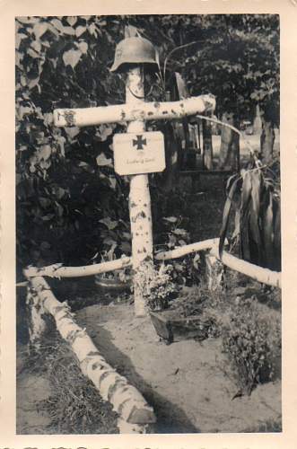 &quot;I once had a comrade&quot;. Photos of graves of German soldiers.