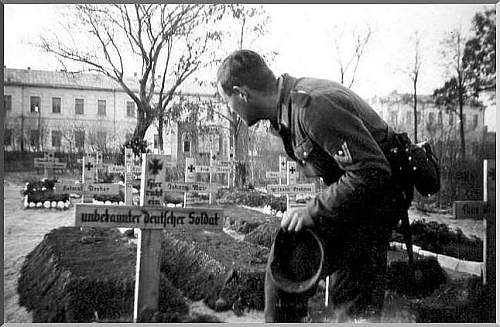 &quot;I once had a comrade&quot;. Photos of graves of German soldiers.