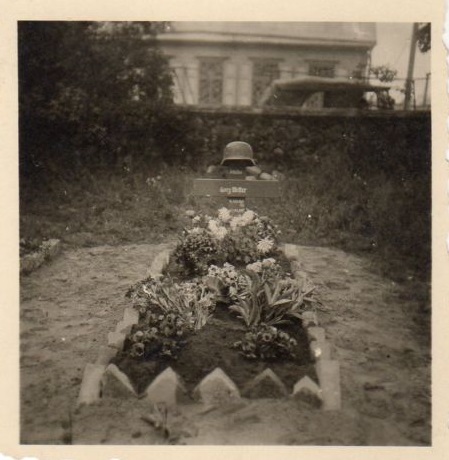 &quot;I once had a comrade&quot;. Photos of graves of German soldiers.