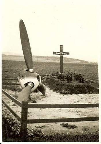 &quot;I once had a comrade&quot;. Photos of graves of German soldiers.