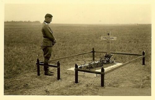 &quot;I once had a comrade&quot;. Photos of graves of German soldiers.