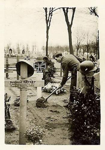 &quot;I once had a comrade&quot;. Photos of graves of German soldiers.