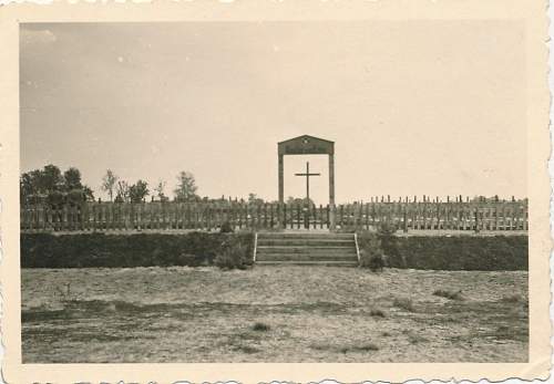 &quot;I once had a comrade&quot;. Photos of graves of German soldiers.