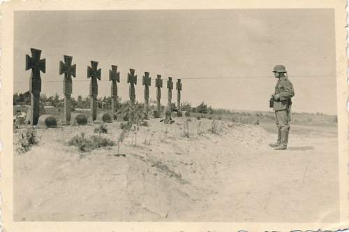 &quot;I once had a comrade&quot;. Photos of graves of German soldiers.