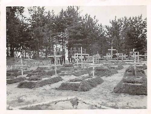 &quot;I once had a comrade&quot;. Photos of graves of German soldiers.