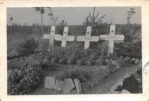 &quot;I once had a comrade&quot;. Photos of graves of German soldiers.