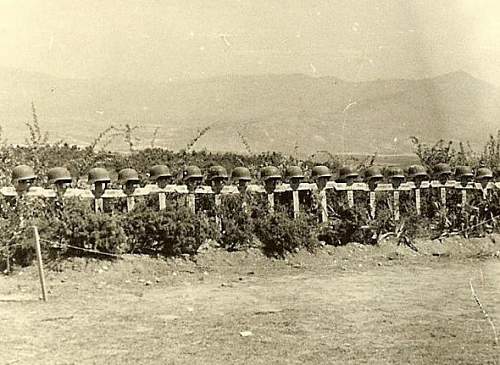 &quot;I once had a comrade&quot;. Photos of graves of German soldiers.