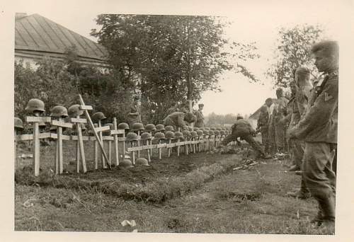 &quot;I once had a comrade&quot;. Photos of graves of German soldiers.