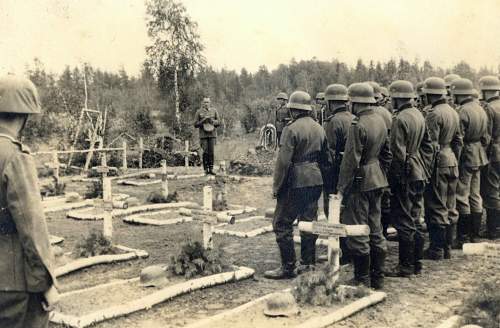 &quot;I once had a comrade&quot;. Photos of graves of German soldiers.