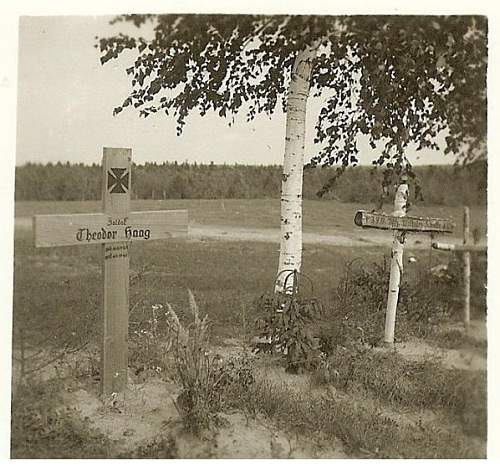 &quot;I once had a comrade&quot;. Photos of graves of German soldiers.