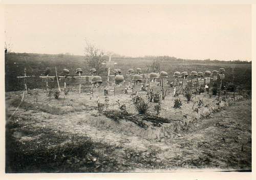 &quot;I once had a comrade&quot;. Photos of graves of German soldiers.