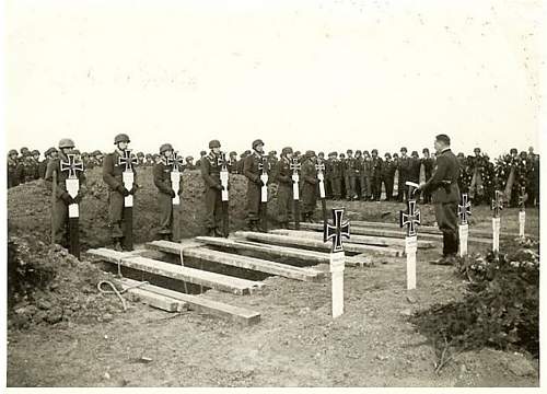 &quot;I once had a comrade&quot;. Photos of graves of German soldiers.