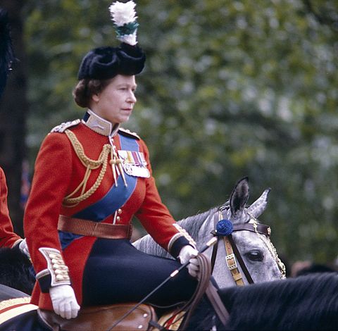 A Knight's Cross next to Queen Elizabeth