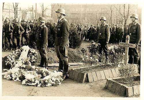 &quot;I once had a comrade&quot;. Photos of graves of German soldiers.