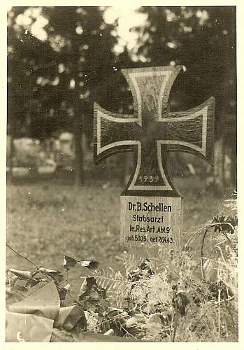 &quot;I once had a comrade&quot;. Photos of graves of German soldiers.