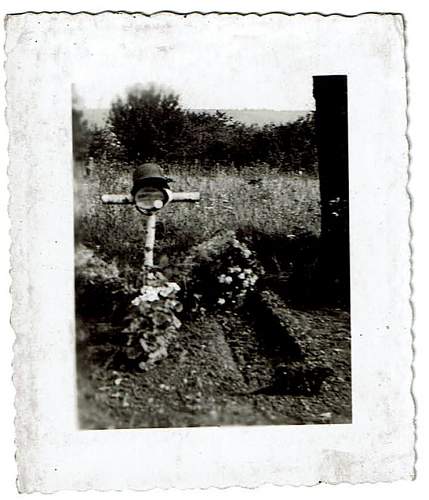 &quot;I once had a comrade&quot;. Photos of graves of German soldiers.