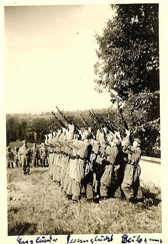 &quot;I once had a comrade&quot;. Photos of graves of German soldiers.