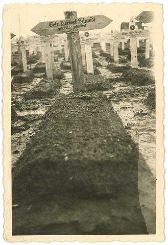 &quot;I once had a comrade&quot;. Photos of graves of German soldiers.