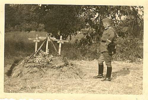 &quot;I once had a comrade&quot;. Photos of graves of German soldiers.