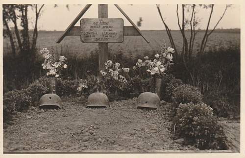 &quot;I once had a comrade&quot;. Photos of graves of German soldiers.