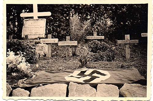 &quot;I once had a comrade&quot;. Photos of graves of German soldiers.