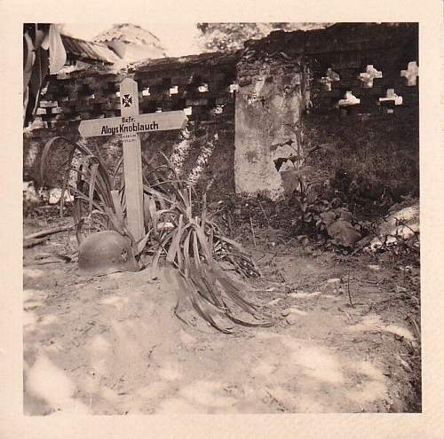 &quot;I once had a comrade&quot;. Photos of graves of German soldiers.