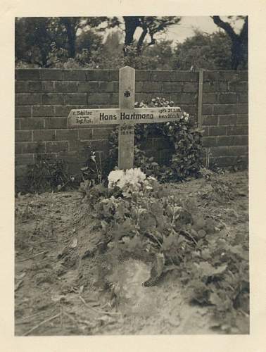 &quot;I once had a comrade&quot;. Photos of graves of German soldiers.