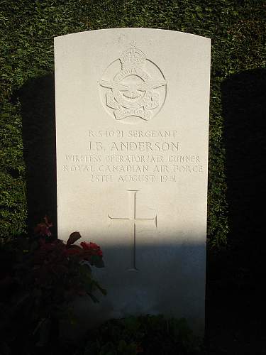 58 British and Allied airmen buried in the Chièvres Communal Cemetery ( Belgium ).