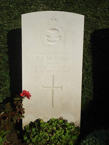 58 British and Allied airmen buried in the Chièvres Communal Cemetery ( Belgium ).