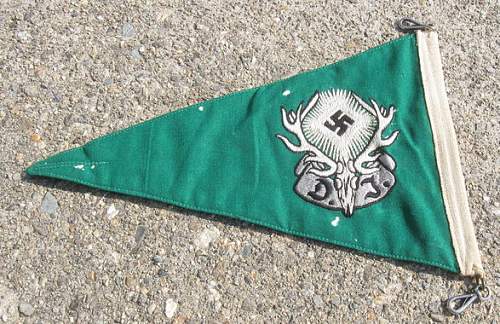 Is this a Deutsches Jugend leader auto banner?
