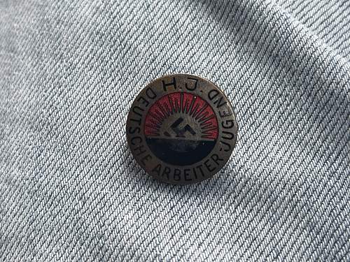 Assistance with HJ Deutsche Arbeiter Jugend badge