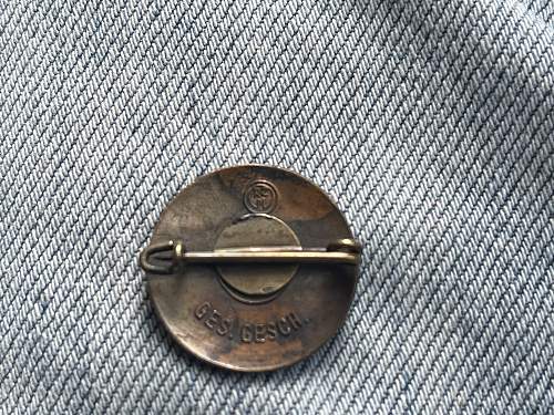 Assistance with HJ Deutsche Arbeiter Jugend badge