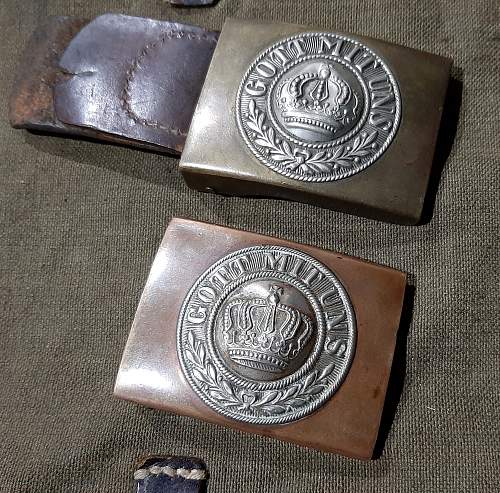 Tombak Prussian  buckle in group.   Question about Crowns.