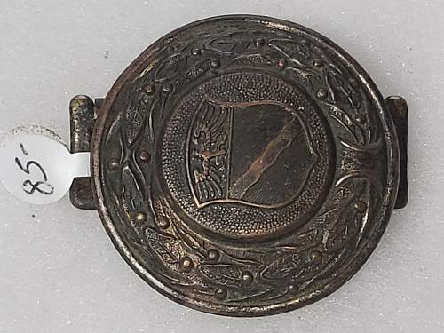 Round Belt Buckle (Need help in identifying)