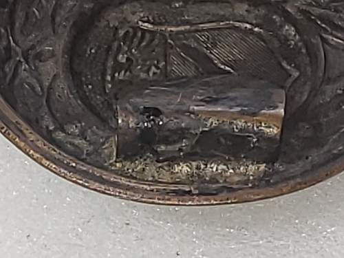 Round Belt Buckle (Need help in identifying)