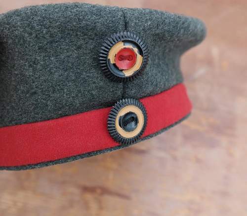 Questionable Field Caps (Kratzchen)