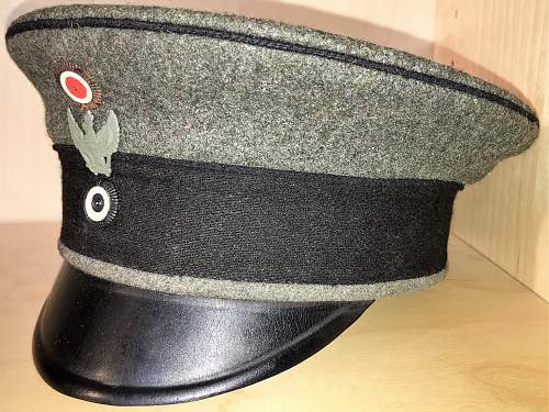 Schwedter Adler Traditions-badged Headgear