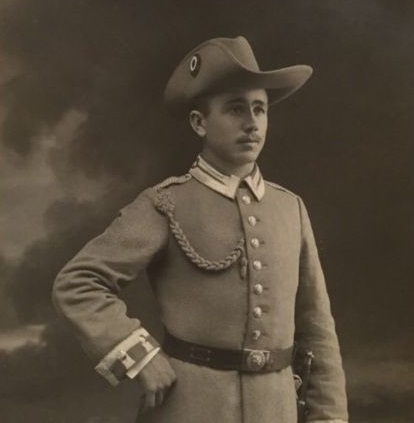 Colonial Headgear in Wear in Period Photos